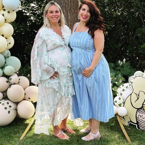 Adorable smocked back midi dress perfect for pregnancy or maternity shoot - Picture 2 of 5